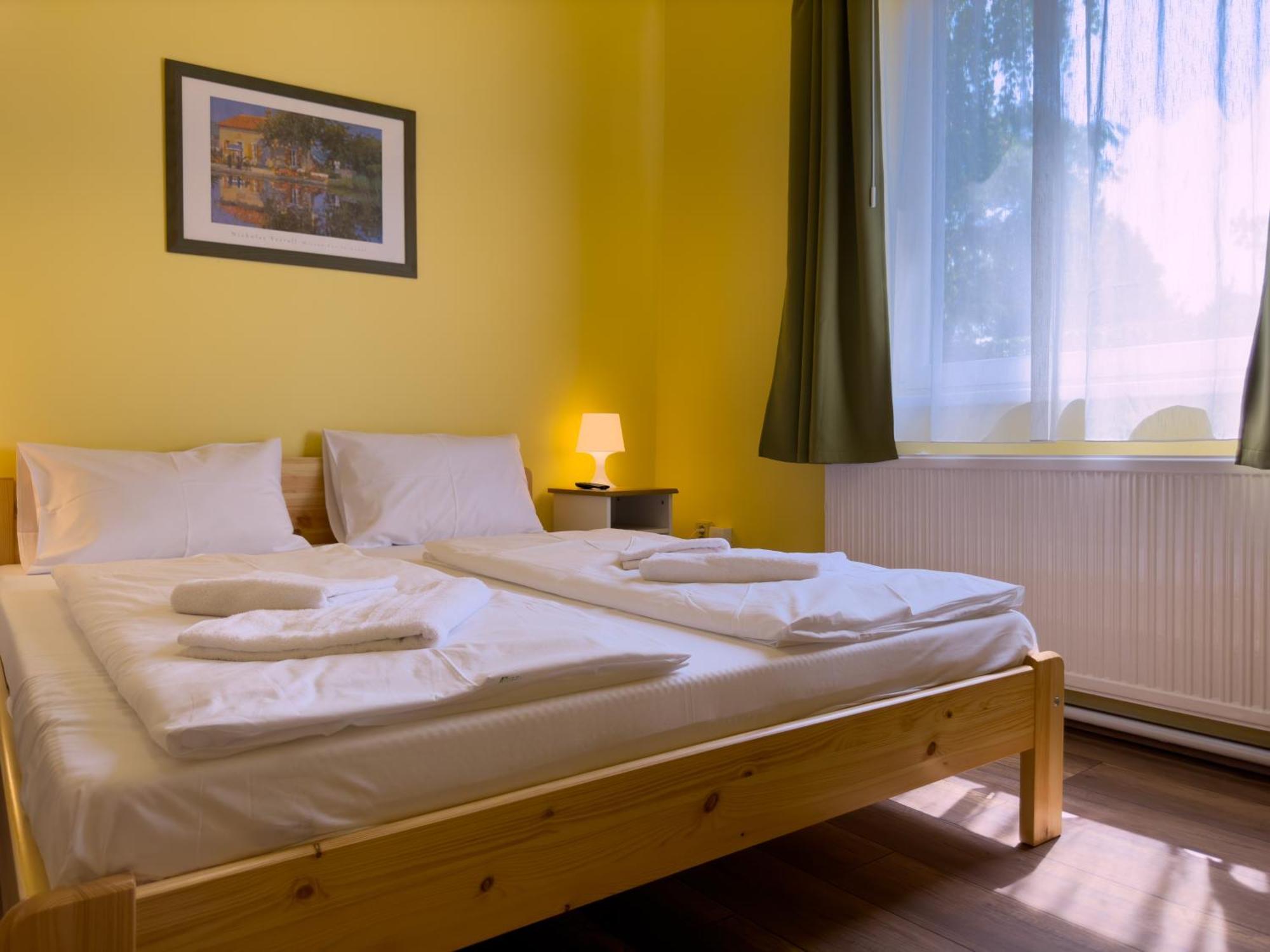 Hotel Irisz Panzio Budapest Esterno foto