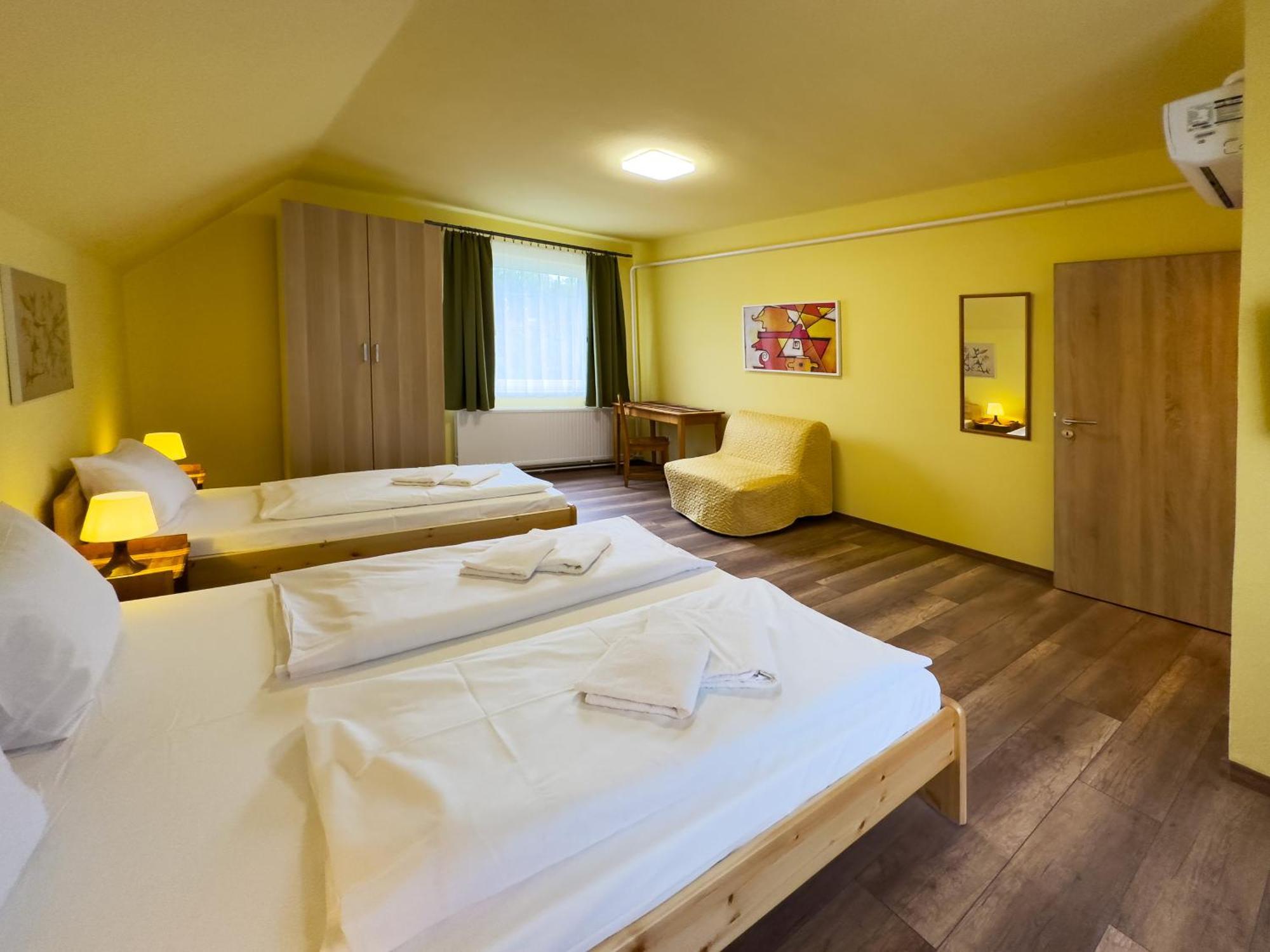 Hotel Irisz Panzio Budapest Esterno foto