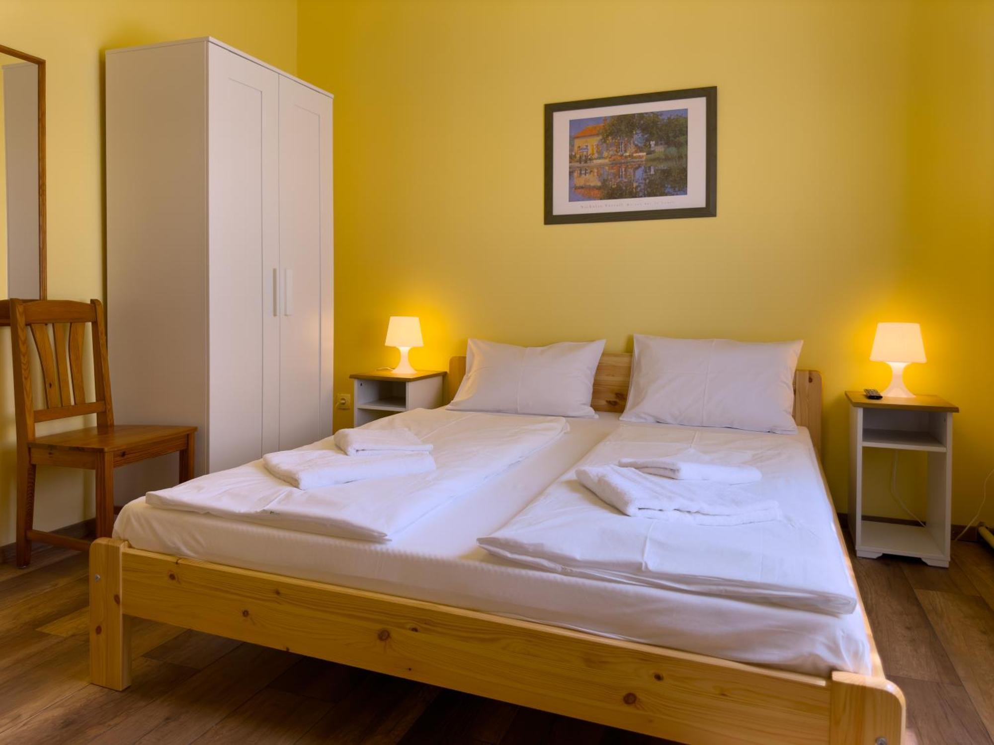 Hotel Irisz Panzio Budapest Esterno foto
