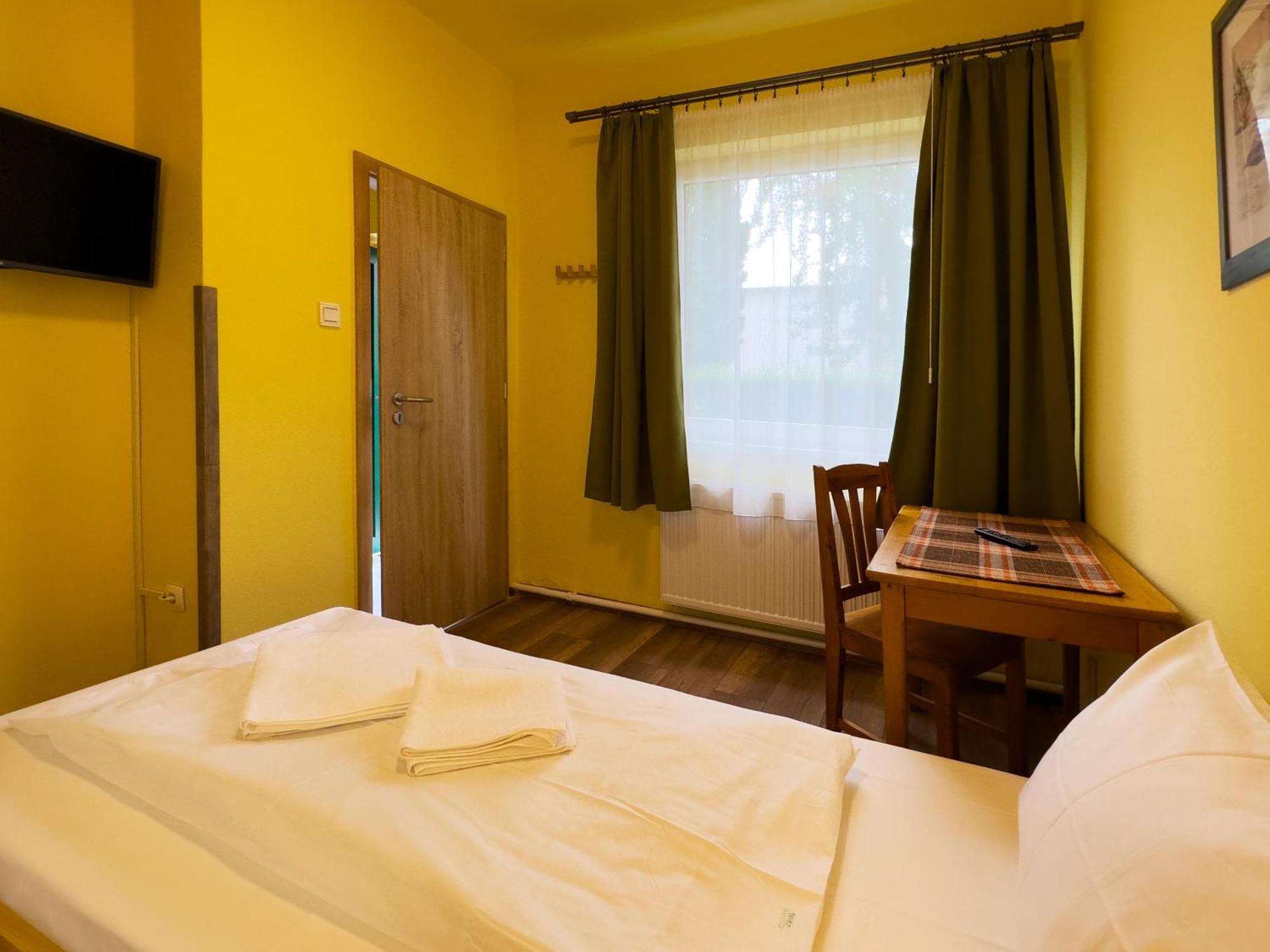 Hotel Irisz Panzio Budapest Esterno foto