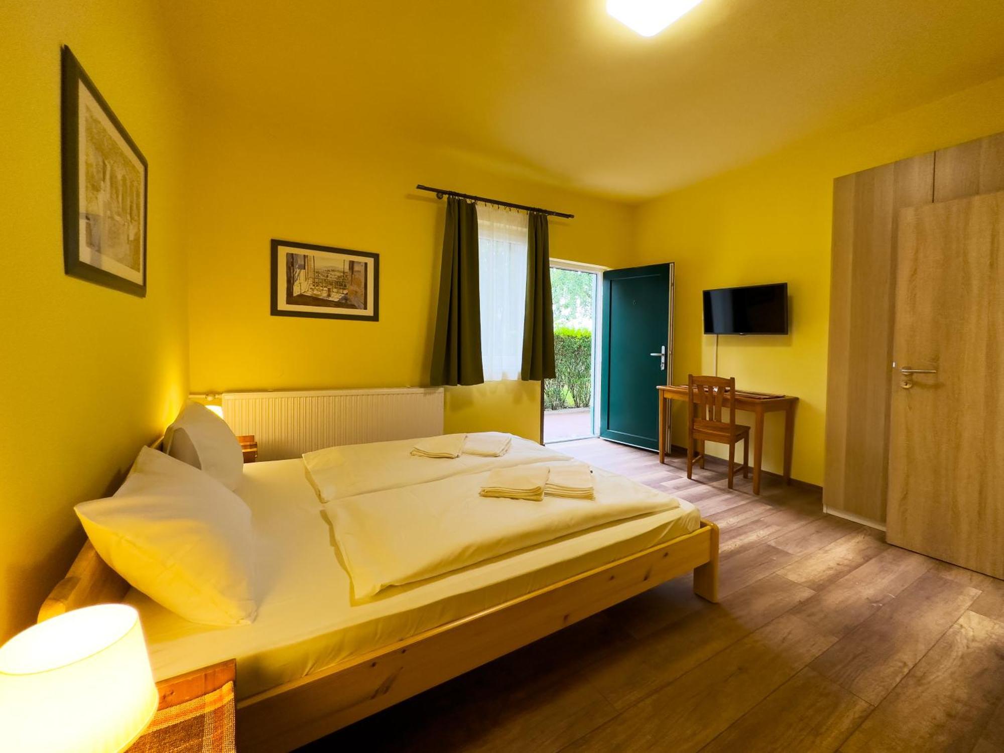 Hotel Irisz Panzio Budapest Esterno foto