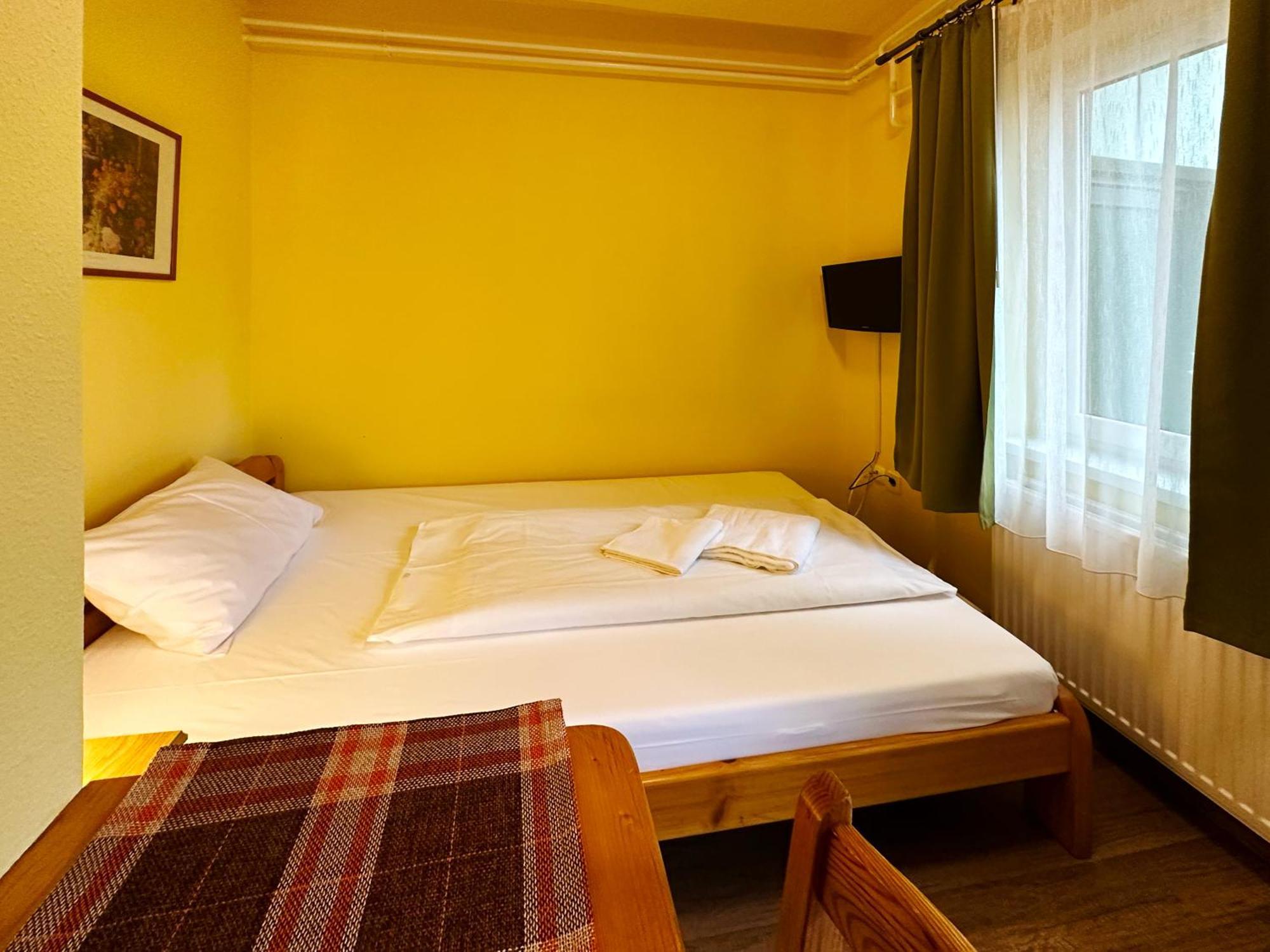 Hotel Irisz Panzio Budapest Esterno foto
